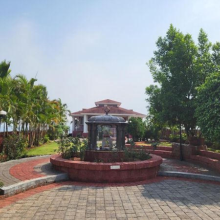 Paras Holiday Home Сатара Экстерьер фото