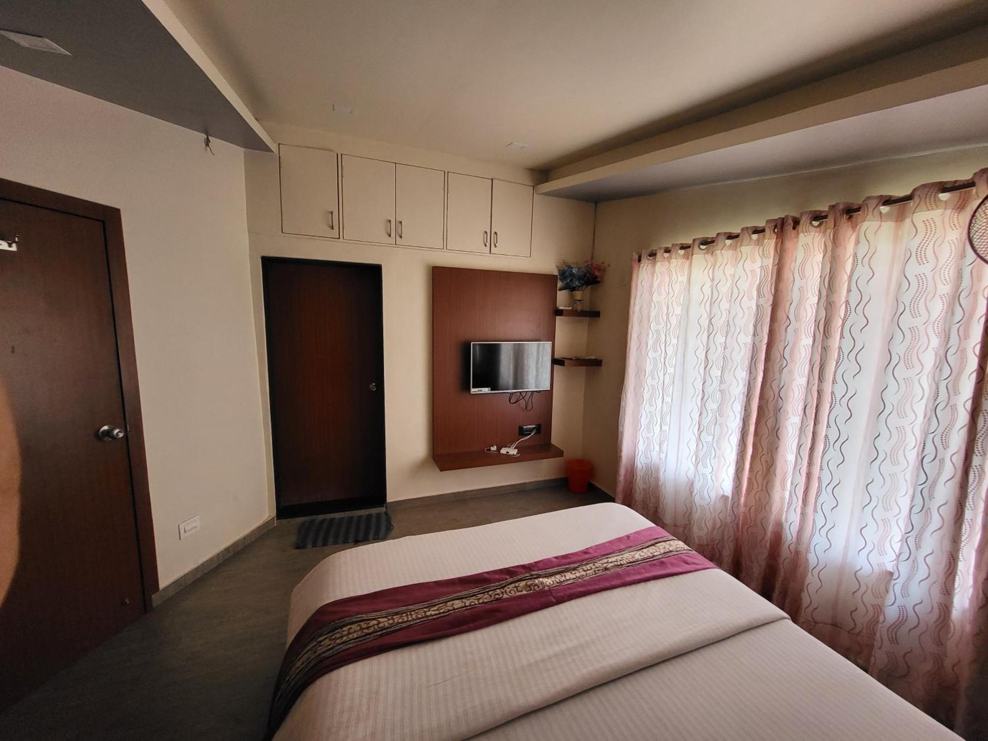 Paras Holiday Home Сатара Экстерьер фото